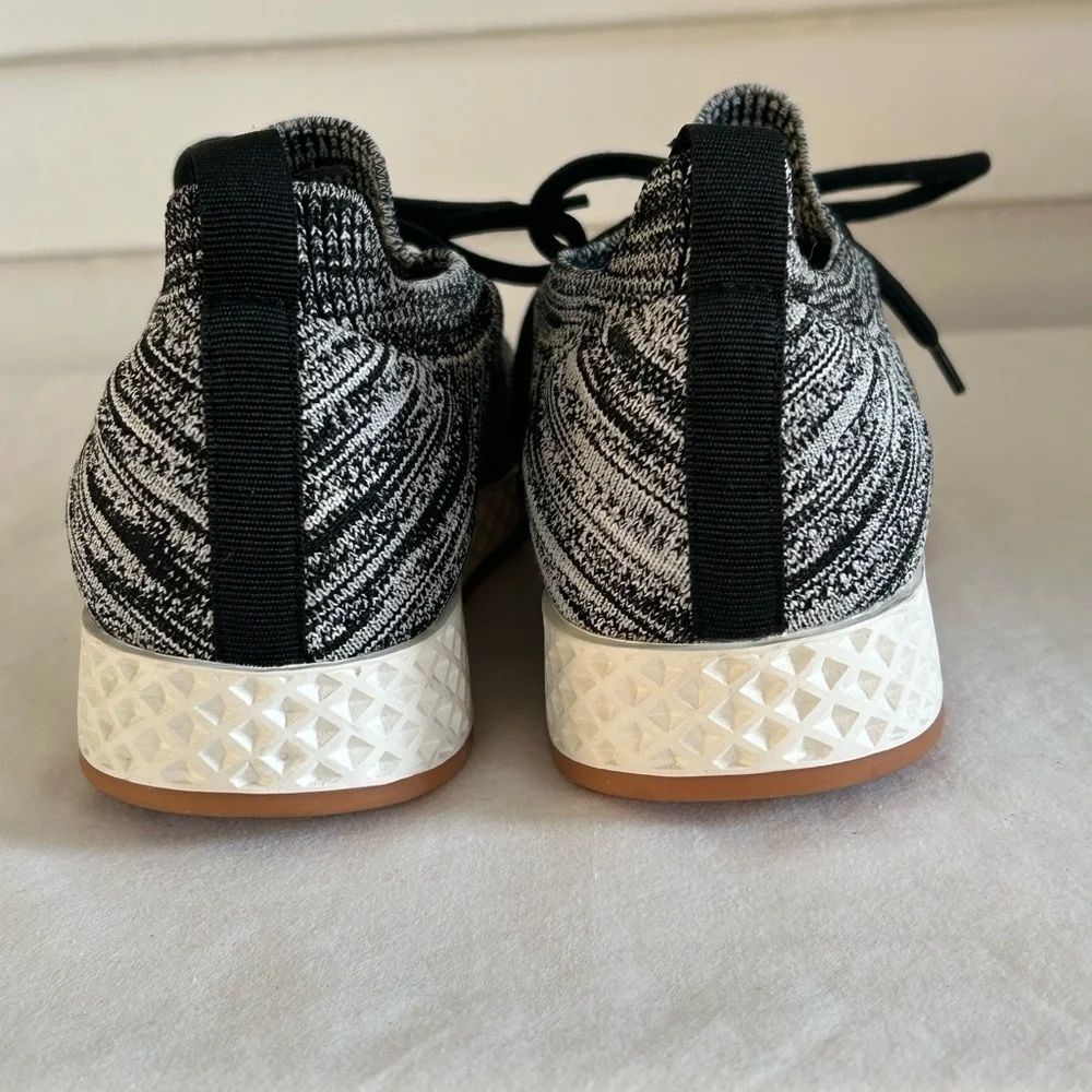 J Slides Urban Support‎ Black and White Knit Sneakers Sz 6